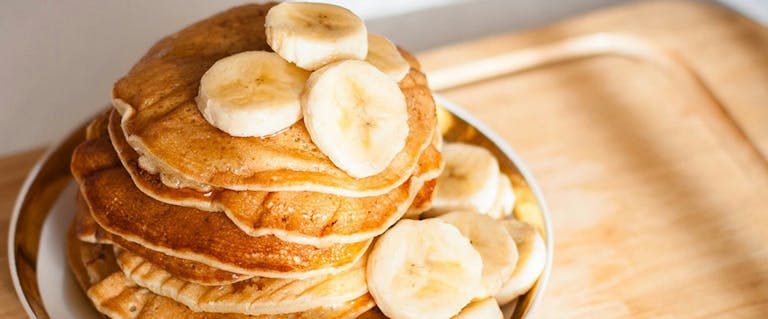 Moederdag ontbijt: Bananenpannenkoekjes met kokos