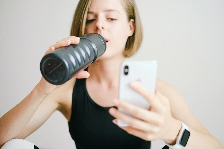 Water drinken voor, tijdens of na het sporten?